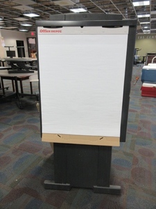 lot 173 image: QUARTET DURAMAX EASEL