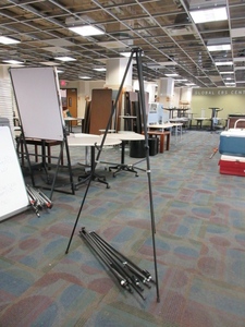 lot 177 image: QUARTET BLACK ALUMINUM TELESCOPING EASELS