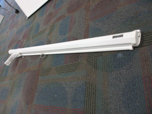 lot 182 image: DA-LITE WALL MOUNT PROJECTION SCREEN