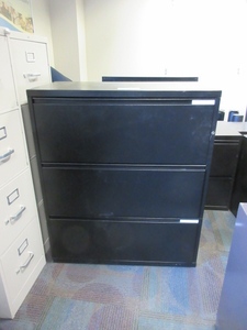 lot 252 image: HERMAN MILLER MERIDIAN LATERAL FILES