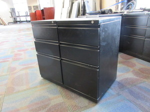 lot 269 image: HERMAN MILLER MOBILE PEDESTAL FILES