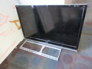 lot 276 image: SONY BRAVIA 46 DIGITAL, COLOR TV WITH WALL MOUNT APPARATUS