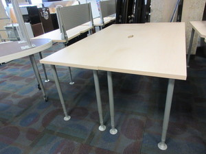 lot 228 image: STEELCASE UNIVERSAL STRAIGHT SURFACE WORKSYSTEM WORK TABLES
