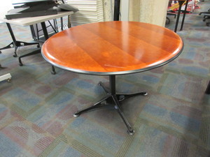 lot 302 image: HERMAN MILLER WOOD TOP HUDDLE TABLE