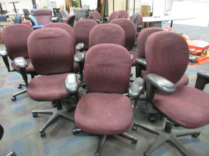 lot 340 image: HERMAN MILLER ADJUSTABLE OFFICE CHAIRS THAT MATCH