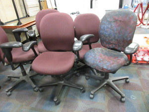 lot 342 image: 5 HERMAN MILLER ADJUSTABLE OFFICE CHAIRS- 4 MATCH