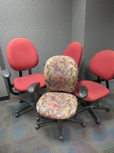 lot 345 image: STEELCASE AND HERMAN MILLER ADJUSTABLE OFFICE CHAIRS