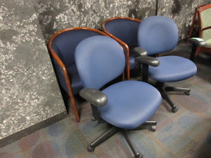 lot 353 image: STEELCASE TURNSTONE ADJUSTABLE OFFICE CHAIRS AND PATTERNED RECEPTION CHAIRS