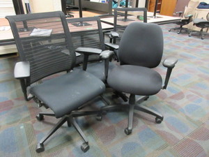 lot 360 image: STEELCASE AND SIT ON OFFICE CHAIRS WITH COSMETIC DAMAGE