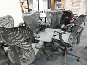 lot 363 image: HERMAN MILLER MIRRA CHAIRS FOR PARTS