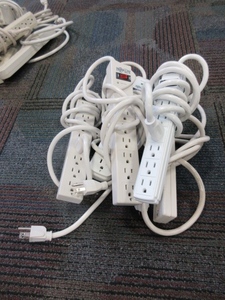 lot 370 image: MIXED BRAND 6-7 OUTLET SURGE PROTECTORS