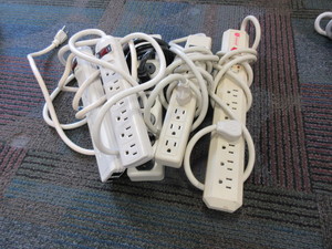 lot 371 image: MIXED BRAND POWER STRIPS AND SURGE PROTECTORS