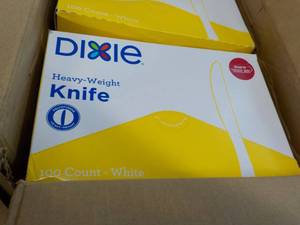 lot 43 image: Dixie 1000 White Heavy Weight Plast...