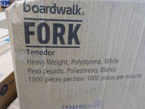 lot 46 image: Boardwalk 1000 pc Heavy Weight Plas...