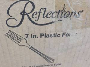 lot 47 image: Reflections 600 pcs Black 7 Plasti...