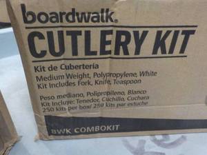 lot 55 image: Boardwalk 250 Plastic Cutlery Sets ...