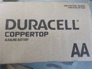 lot 79 image: 36 AA Duracell Power Boost Batterie...