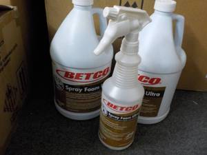 lot 137 image: 2 Gallon Jugs BETCO Spray Foam Ultr...