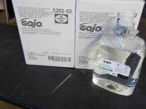 lot 139 image: 4 - 2 liter Jugs GOJO Hand Cleanser...