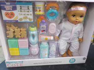 lot 199 image: Perfectly Cute Baby Doll Deluxe Fee...