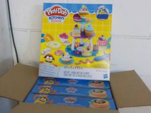 lot 247 image: 4 Play Doh Kitchen Creations...