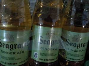 lot 280 image: 24 Pack Seagrams Ginger Ale...