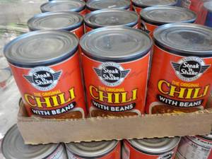 lot 394 image: 12 Pack Steak N Shake Chili with Be...