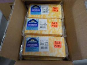 lot 451 image: 12 packages Crystal Farms Cheddar J...