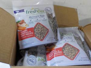 lot 474 image: 6 1 lb packages Freshpet Tender Chi...