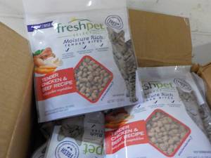 lot 477 image: 6 1 lb packages Freshpet Tender Chi...
