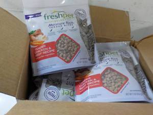 lot 490 image: 6 1 lb packages Freshpet Tender Chi...