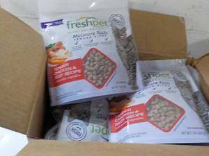 lot 496 image: 6 1 lb packages Freshpet Tender Chi...