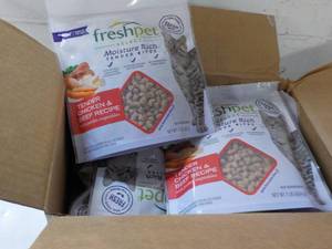lot 497 image: 6 1 lb packages Freshpet Tender Chi...