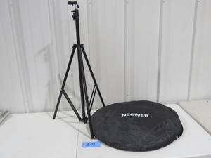 lot 59 image: NEEWER 5x7ft1.5x2m Chromakey Black Backdrop White Backdrop