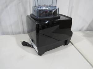 lot 1 image: Vitamix 5200 Blender Professional-Grade, Self-Cleaning 64 oz Container, Black