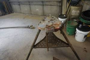 lot 11 image: Ridgid Pipe Threader With Ridgid 450 Pipe Stand
