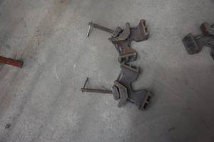 lot 14 image: Set of 2  - Wilton Model AC325 Right Angle Welding Vises