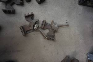 lot 15 image: Set of 2  - Wilton Model AC325 Right Angle Welding Vises