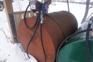 lot 10 image: 500 Gallon FuelGas Barrel With Electric Transfer Pump