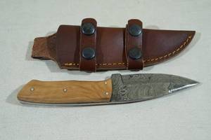 lot 93 image: Handmade Damascus Style Blade Hunting Knife with Leather Sheath