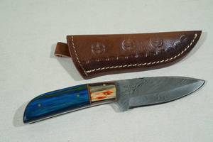 lot 94 image: Handmade Damascus Style Blade Hunting Knife with Leather Sheath