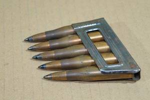 lot 153 image: 8 x 56R Military Clip with 5 AP Rounds - Steyr