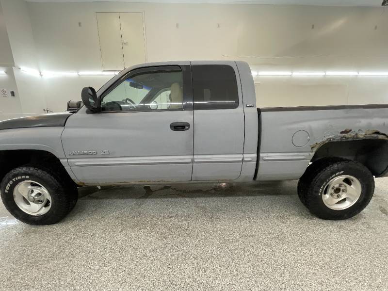 lot 15T image: 1999 Dodge Ram 1500 - 4X4