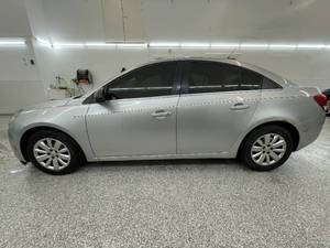 lot 10 image: 2011 Chevrolet Cruze