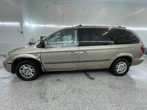 lot 20 image: 2002 Dodge Grand Caravan Sport