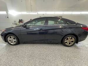 lot 13 image: 2011 Hyundai Sonata GLS - 1 OWNER