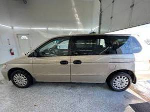 lot 9B image: 2002 Honda Odyssey LX