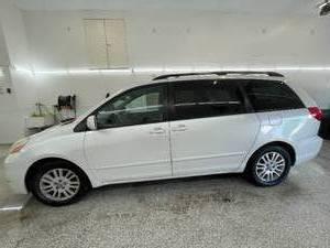 lot 6L image: 2008 Toyota Sienna XLE - 2 OWNERS