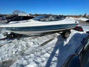 lot 11F image: 1991 Bayliner 2050 Capri Boat