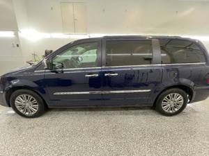 2014 Chrysler Town and Country Touring L - 85,190 MILES - 2 OWNERS
